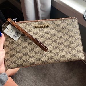 Michael Kors Large Wrist wallet jet set